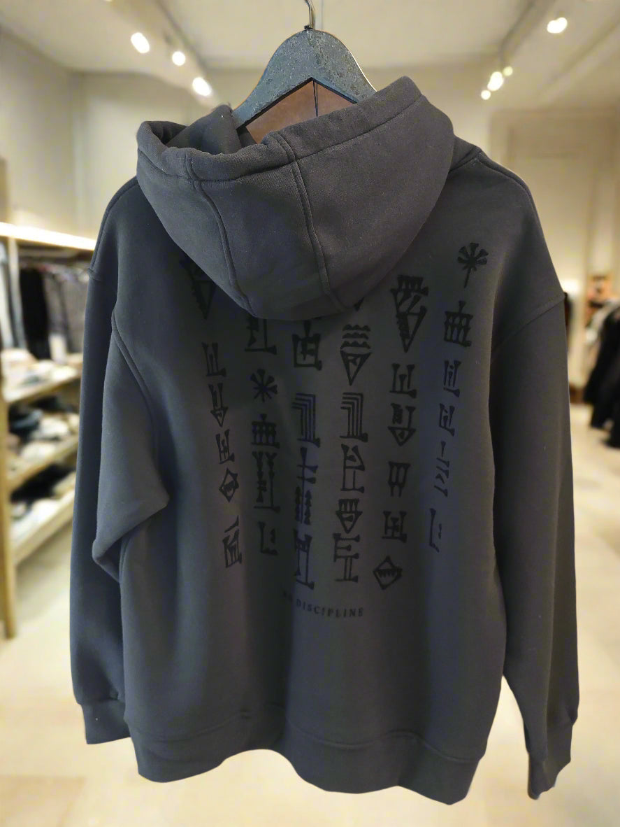 YEP juodas džemperis su pūkeliu ir gobtuvu