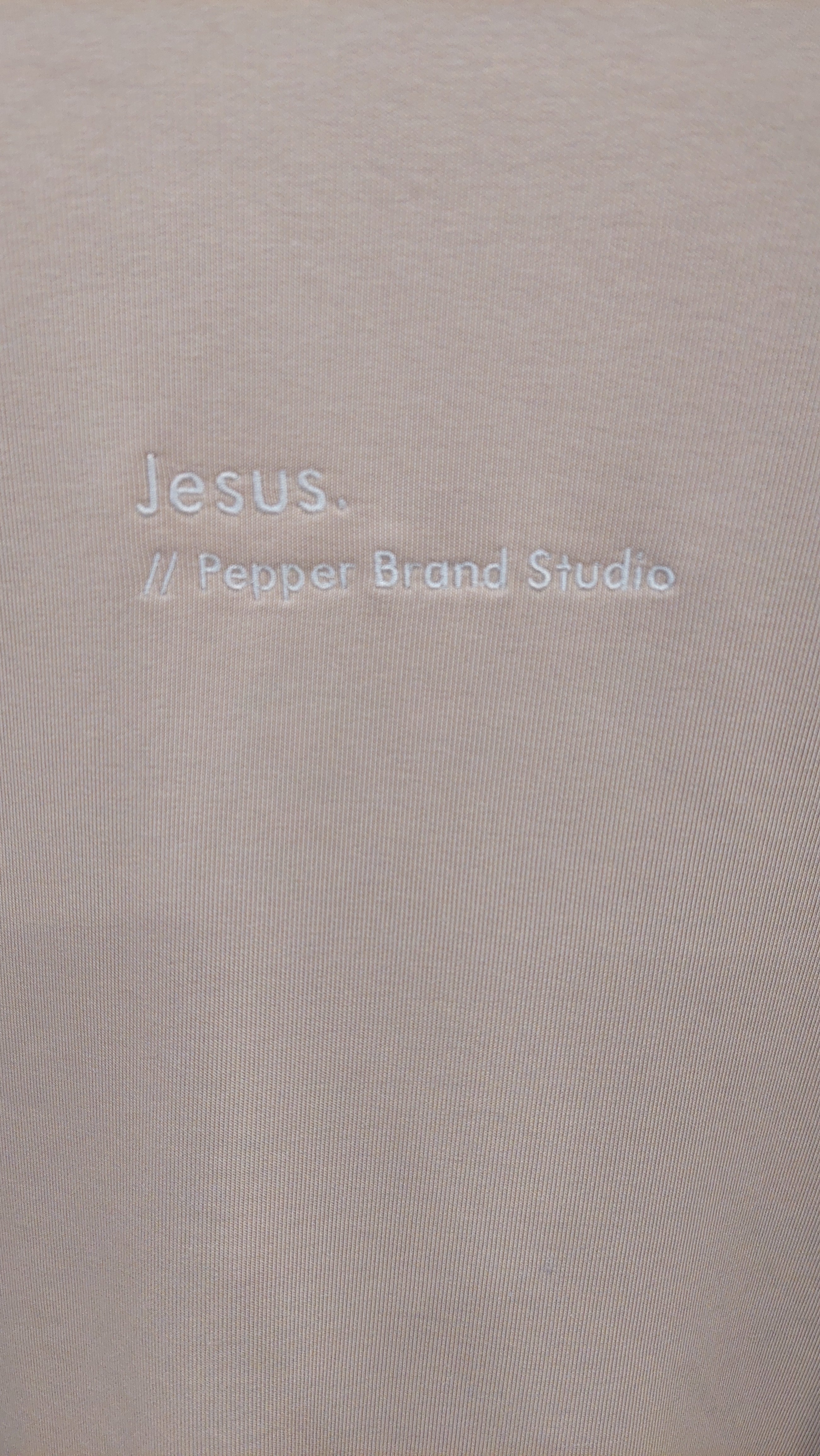 PEPPER UNISEX Dream Light Sand džemperis su užrašu priekyje ir logotipu nugaroje