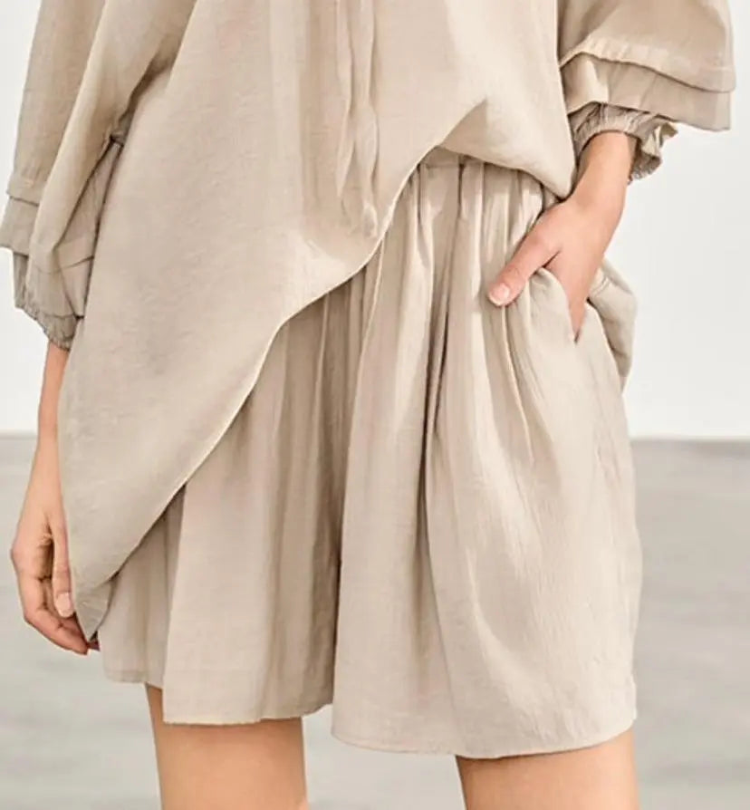 CHANCE OFF kreminiai šortai moterims