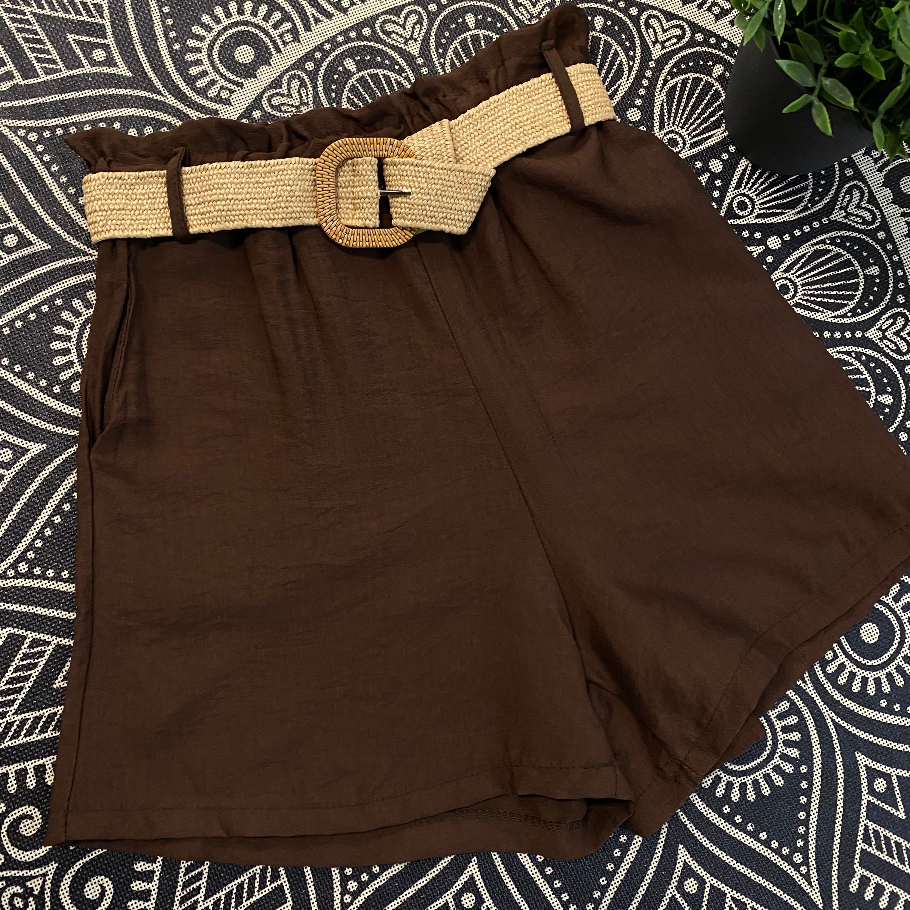 Chika šortai moterims