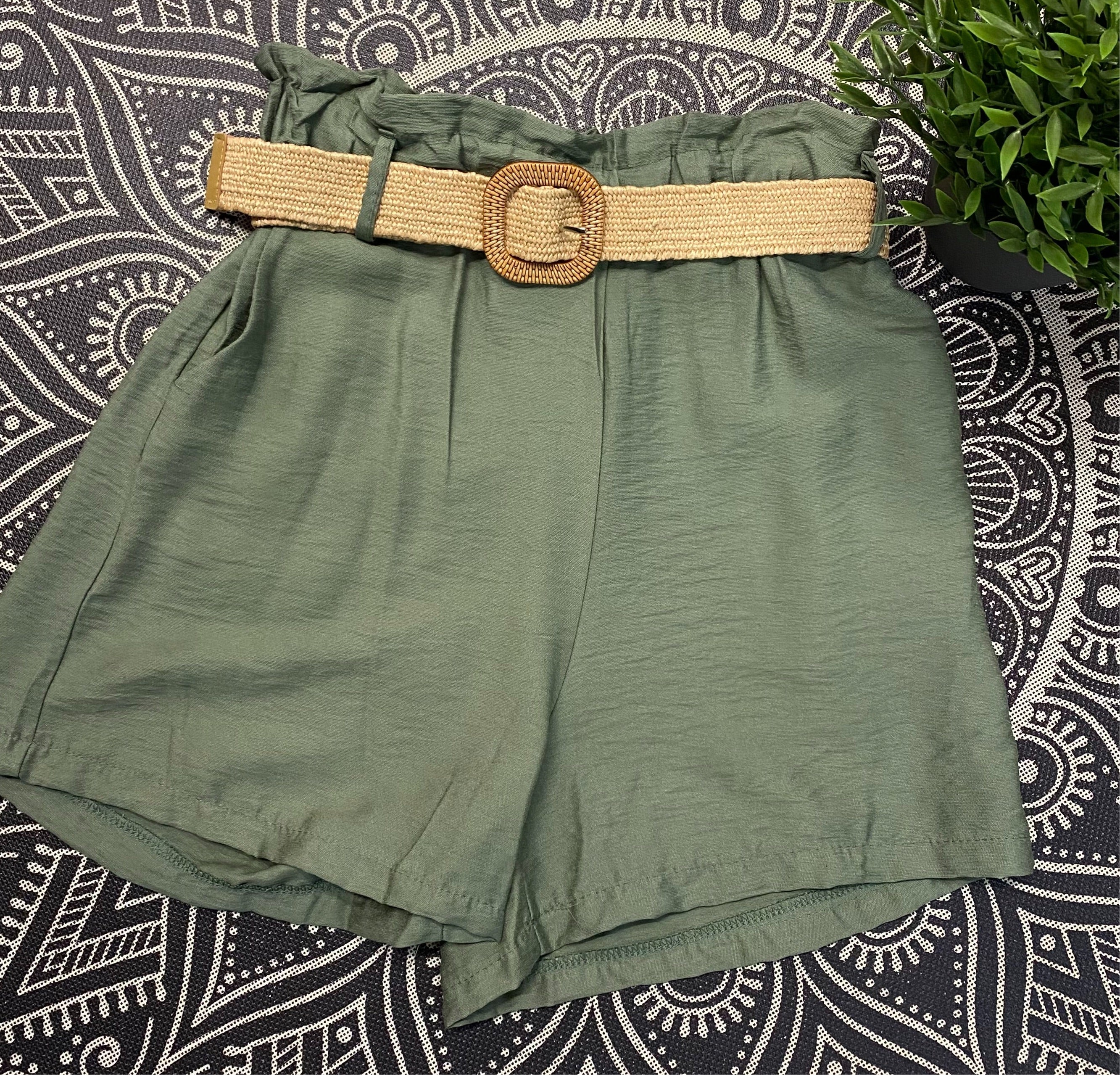 Chika šortai moterims