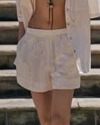 Lumina balti laisvalaikio šortai moterims