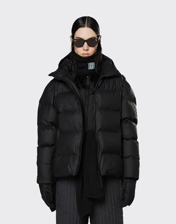 RAINS UNISEX PUFFER Black striukė