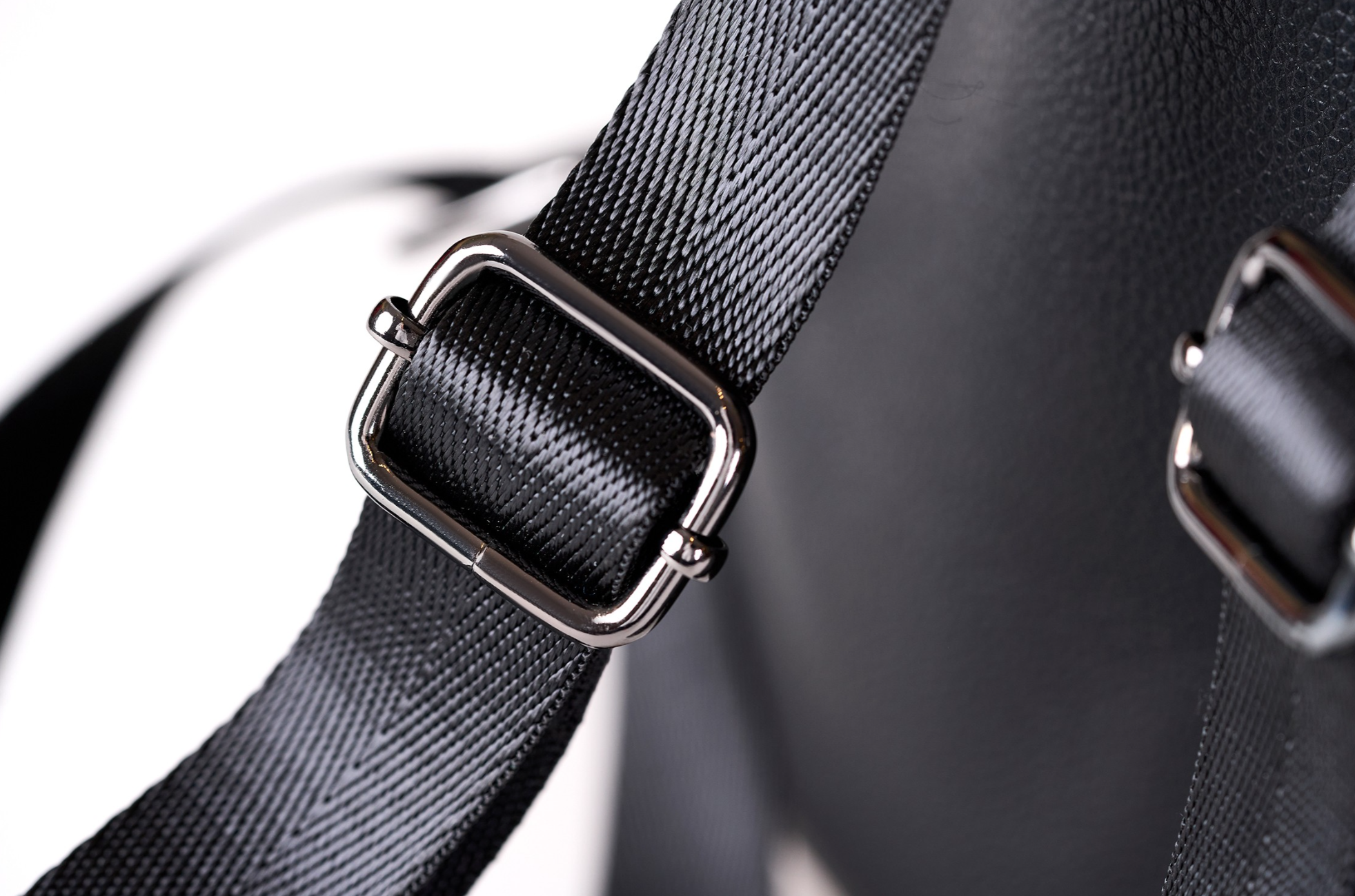 Pierre Cardin eko odos juoda kuprinė moterims