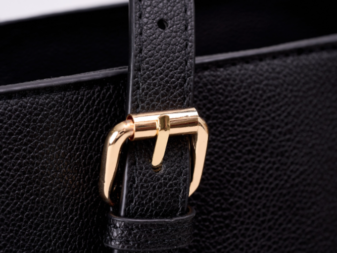 Antonio Basile juoda rankinė moterims