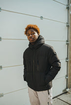 FRILIVIN juoda puffer striukė su gobtuvu