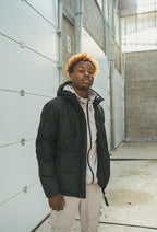 FRILIVIN juoda puffer striukė su gobtuvu