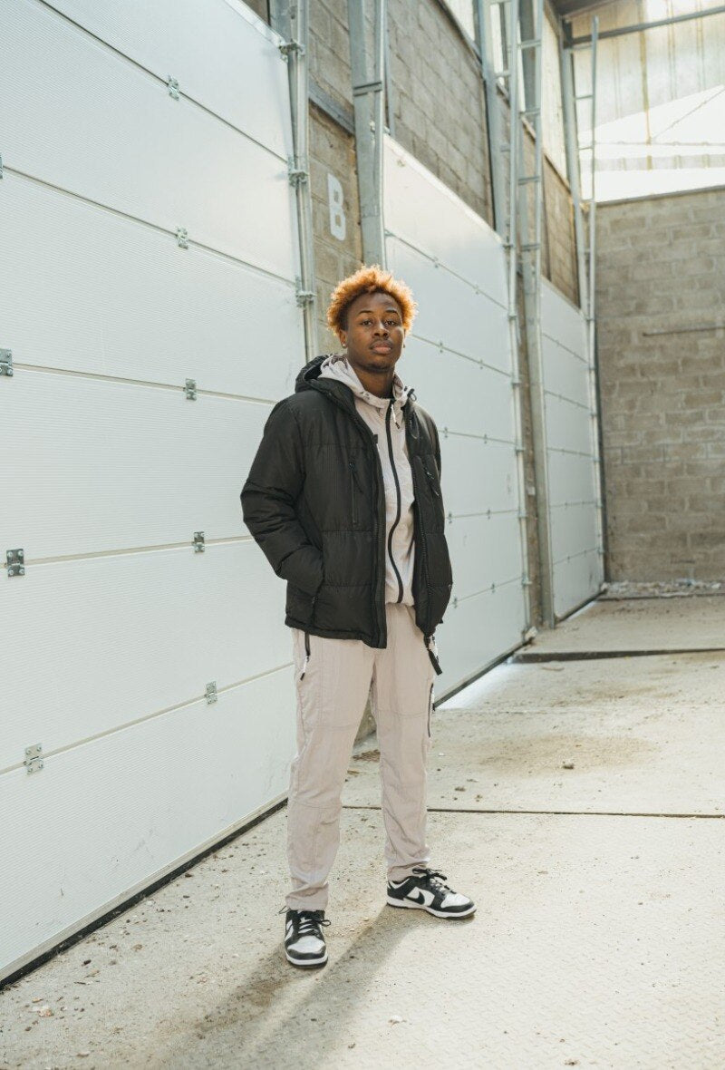 FRILIVIN juoda puffer striukė su gobtuvu