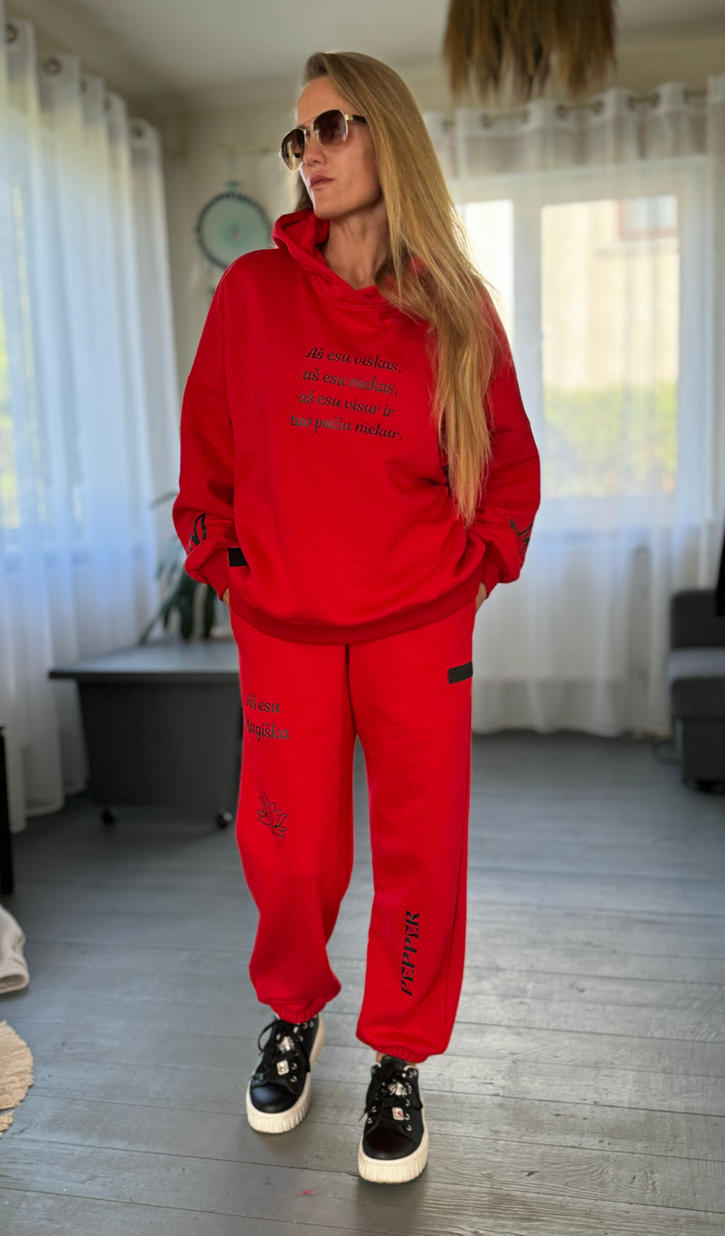 PEPPER Magic Red sweatshirt with fluff and hood for women