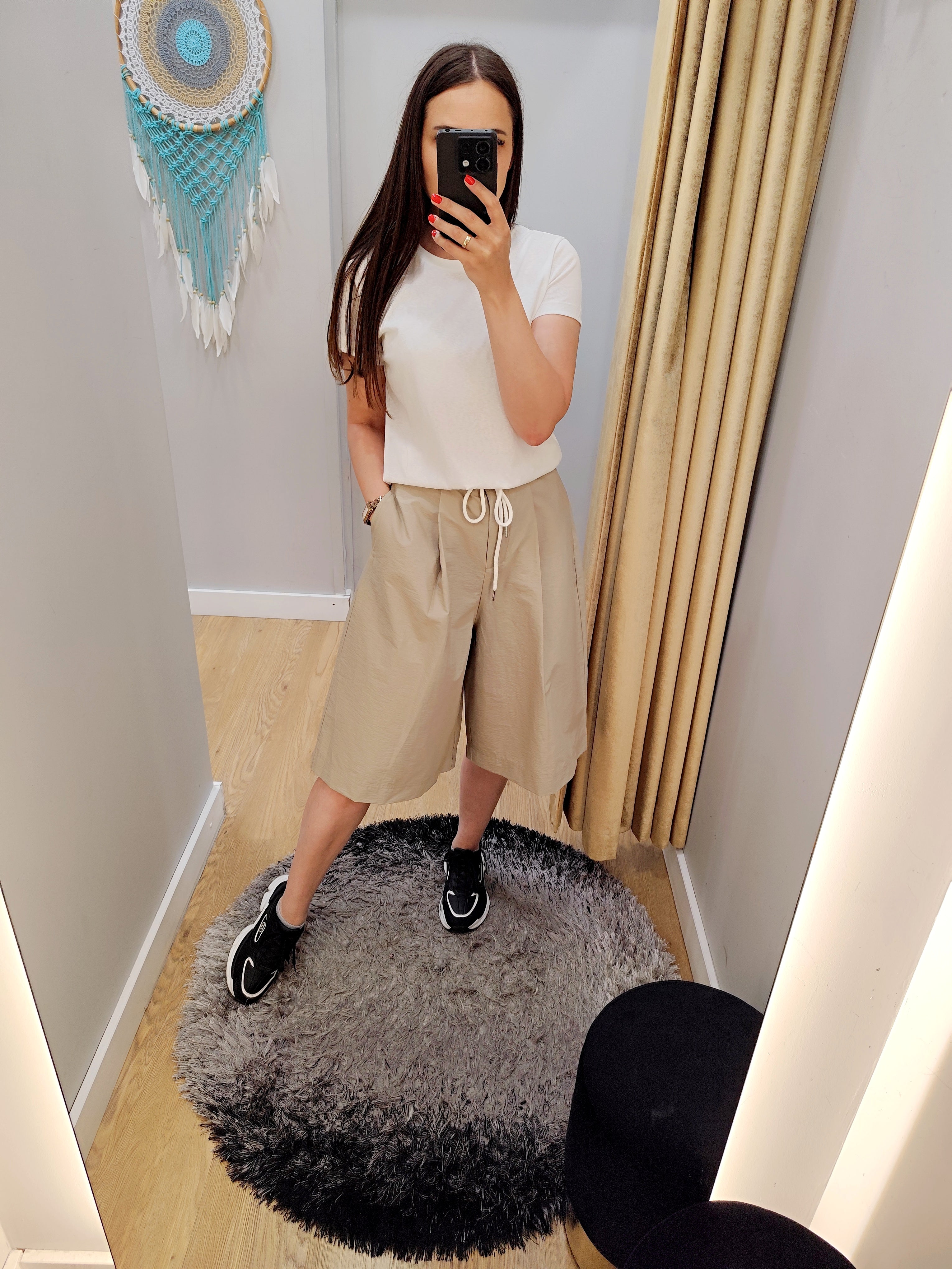 GIOYA & Co Beige šortai moterims