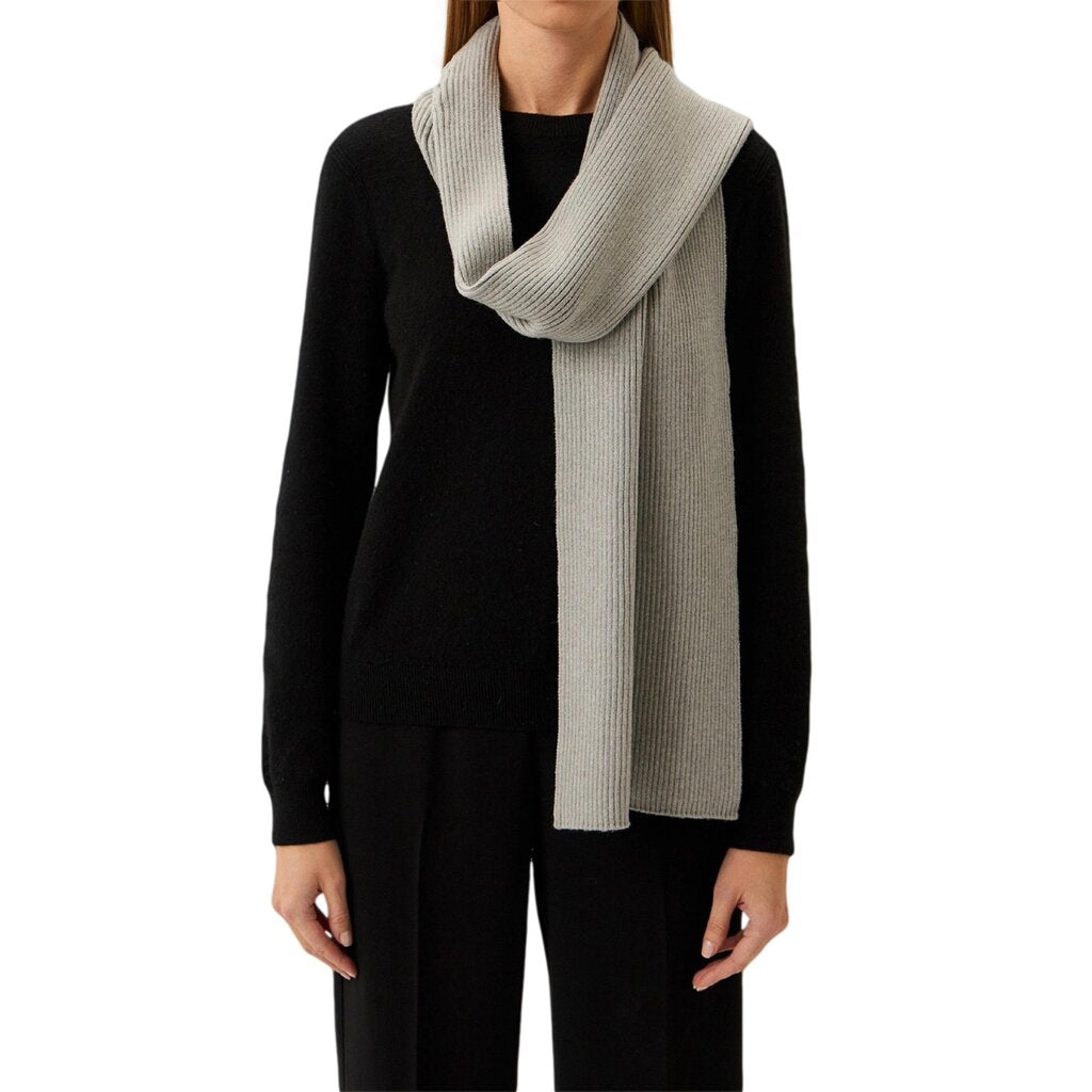 Richmond grey scarf
